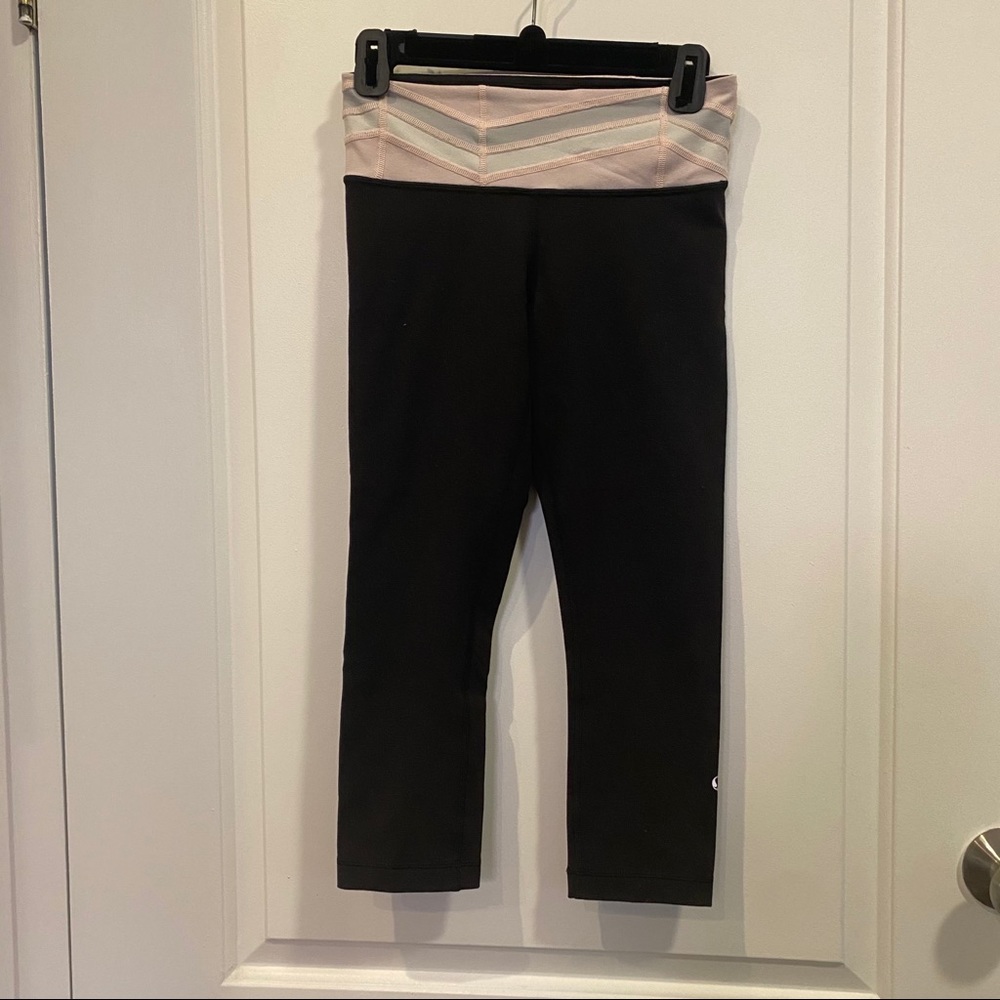 Lululemon Wunder Under Crop - Picture 2 of 3